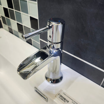 Tubs Floormodel Single Hole Bathroom Faucet Floormodel Clearance As is