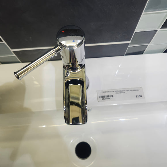 Tubs Floormodel Single Hole Bathroom Faucet Floormodel Clearance As is