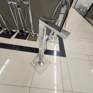 Vida Wave Roman Deck Tub Filler Floormodel As is Clearance N Side