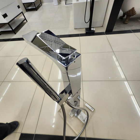 Vida Wave Roman Deck Tub Filler Floormodel As is Clearance N Side