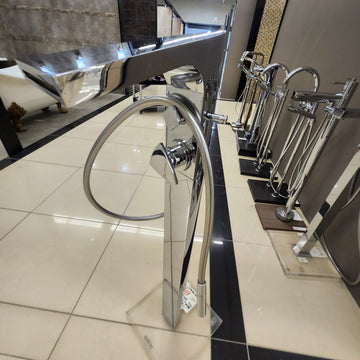 Aquabrass Nu Floormount Tub Filler Chrome Floormodel As Is N Side