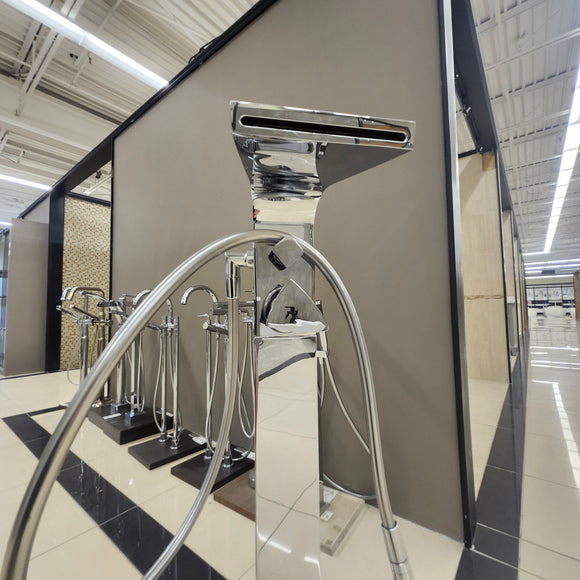 Aquabrass Nu Floormount Tub Filler Chrome Floormodel As Is N Side