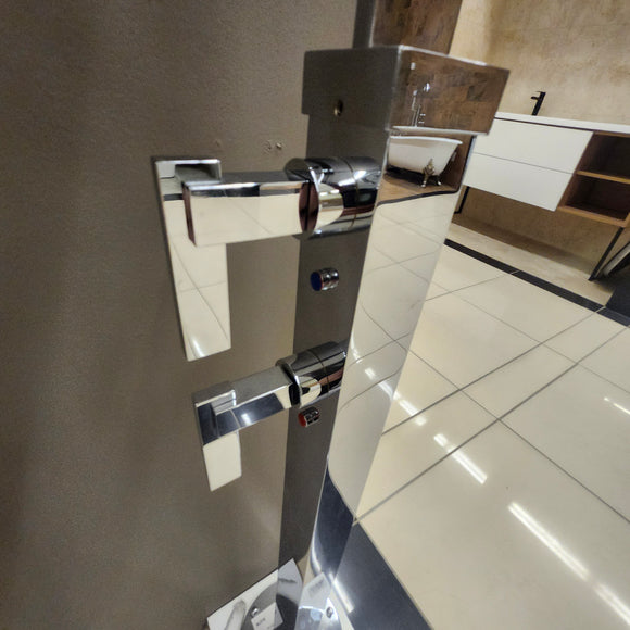 Vida Roman Deck Chrome Tub Filler Floormodel As Is No Hand Held Shower Head N Side