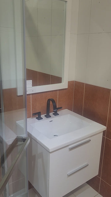 24" Vida Elements Vanity and Countertop Combo with Mirror (as is) j3