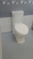 American Standard Boulevard Elongated Right Heigh 4.8lt White Toilet Floormodel Clearance as is J10-18