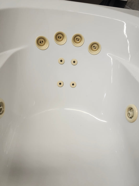 Maax Tub 72 x 36 Hydmax baccarat white floormodel clearance as is m6