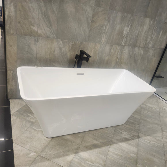 Rubi Eve 67 x 30 Freestanding Bathtub Floormodel Clearance as is M4