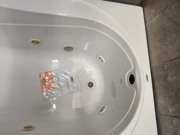 Maax Tub 72 x 36 Hydmax baccarat white floormodel clearance as is m6