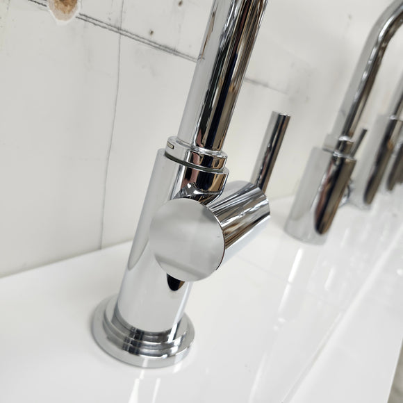 Grohe Single Hole hot or cold water Faucet with Lever Handle Floormodel As Is