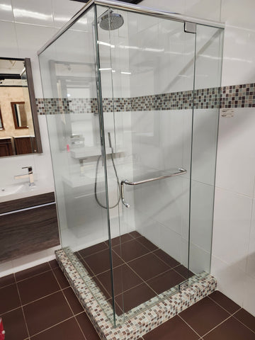 D&M Shower Door 66-88 Chrome hardware Clear Doors Floormodel Clearance l5