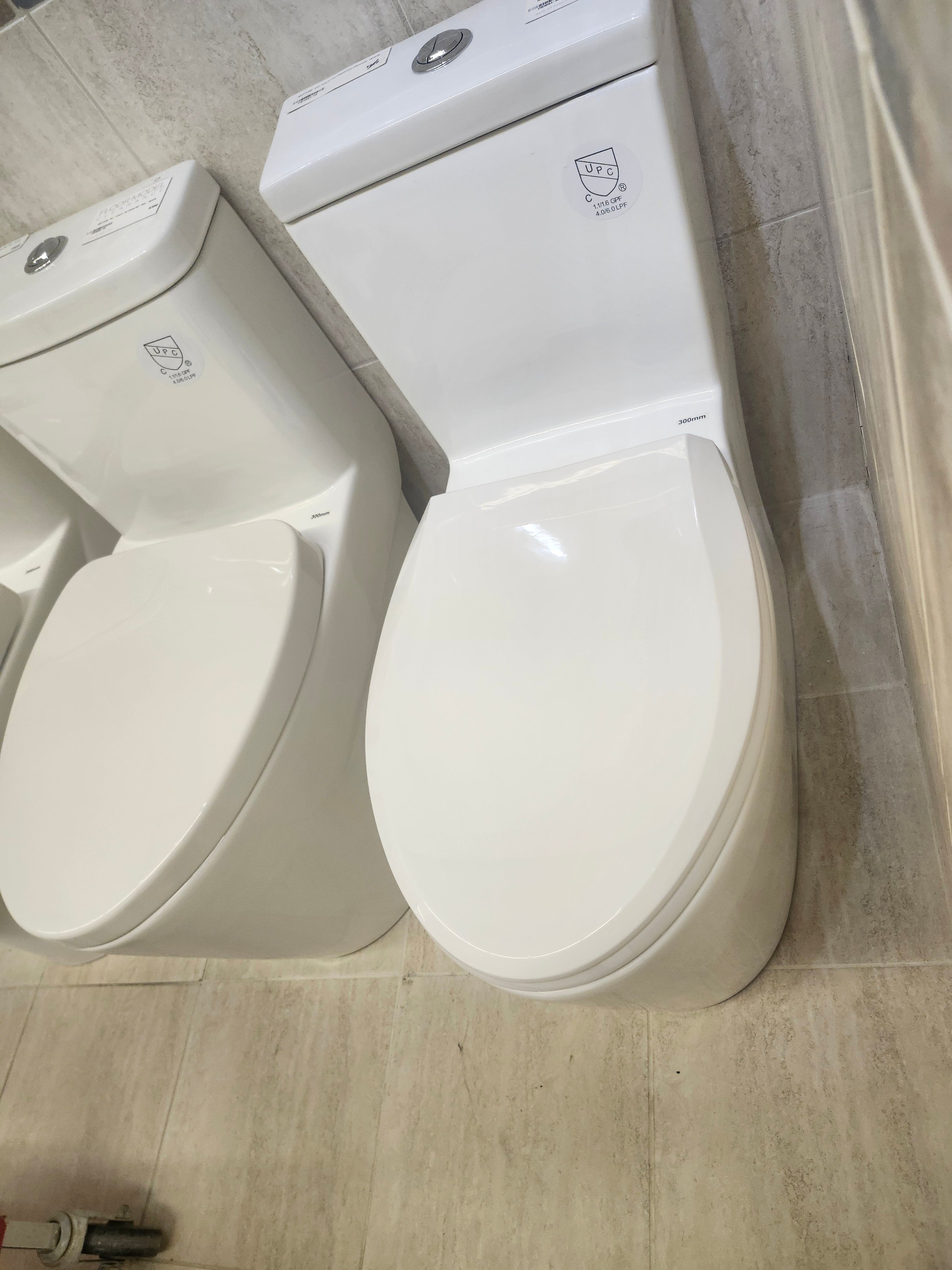 Neptune 1pc Prague Elongated Toilet (as is)