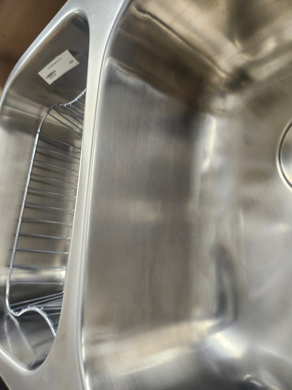 Vida Axes 32" x 21" Stainless Steel Round Undermount Kitchen Sink Floormodel Clearance