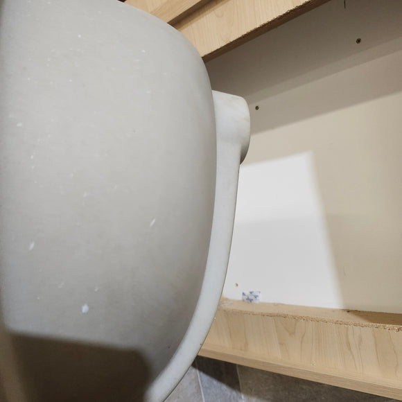 Vida Sage Oval 17.3 x 14.5 Bathroom Undermount Sink Floormodel as is M10
