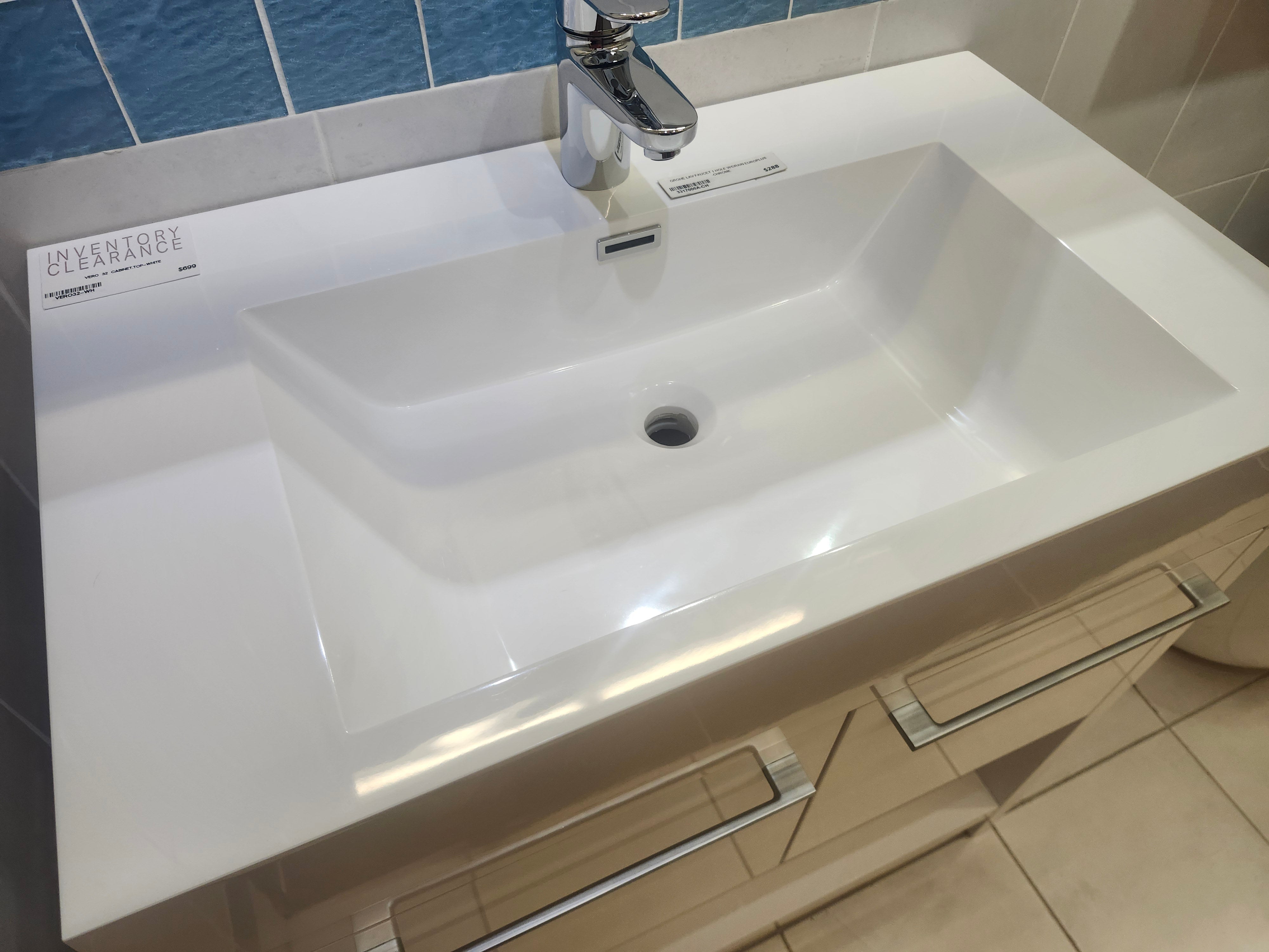 32" Vero Glossy White Vanity with Countertop Combo (as is)