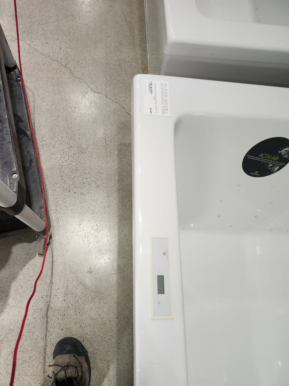 Neptune Freestanding Bathtub 66 x 36 Air Side Ametys White AM3260A Floormodel As is Etobicoke