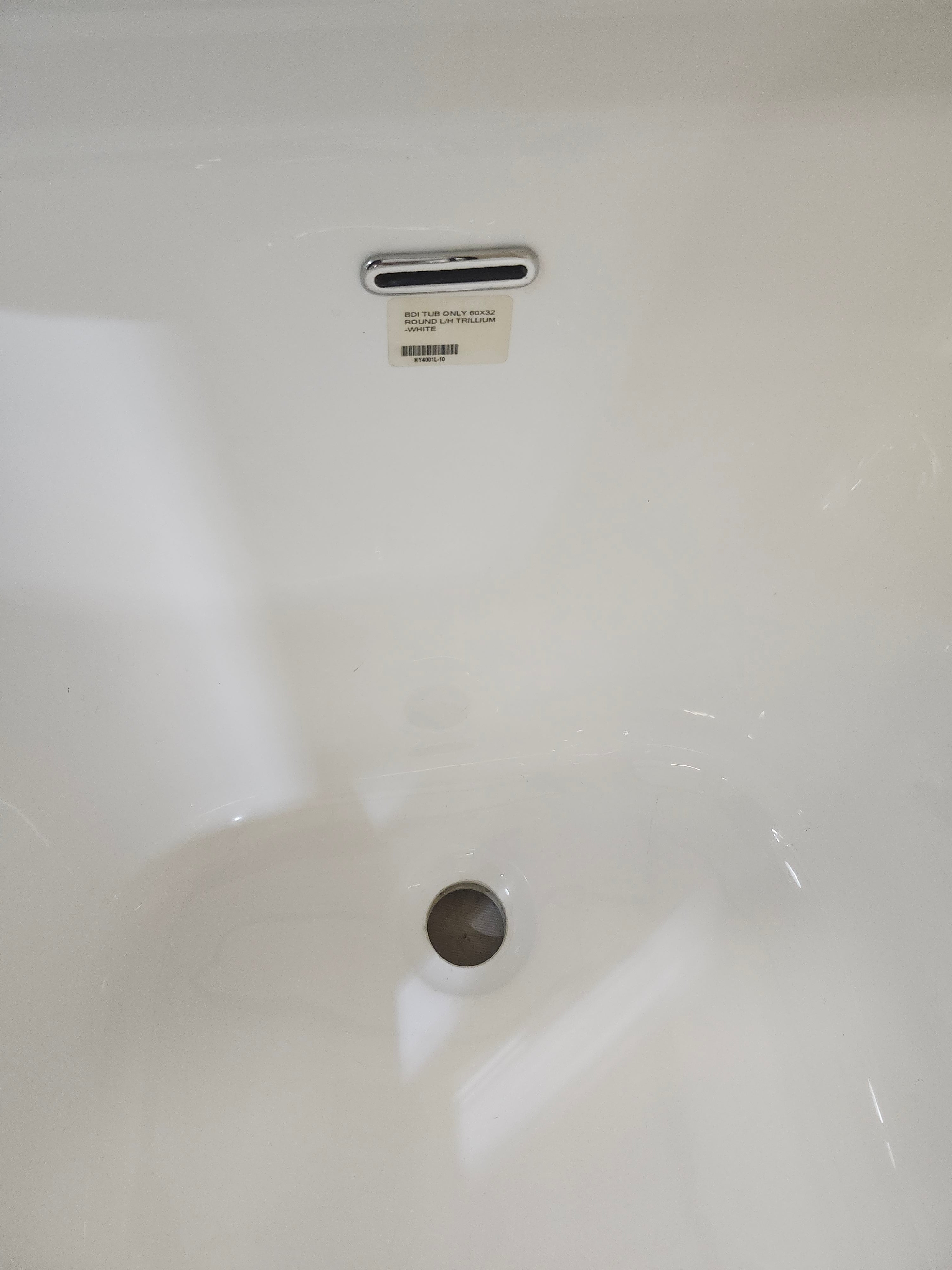 Modus Tub Door 60" high and 60x32 built in vida bathtub (as is)