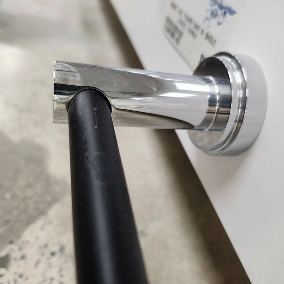Rubinet Lasale 18 Inch Towel Bar Floormodel Sold As Is Chrome Floormodel Clearance As is Black/Chrome