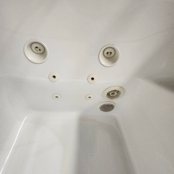 Maax Eterne 72 x 36 True Whirlpool Bathtub Floormodel Clearance As is Samor M10 101317100