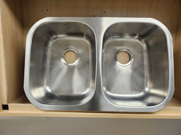 Vida Kitchen Undermount 29 x 19 Floormodel Clearance stainless Steel As is etobicoke