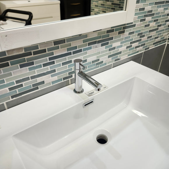 Bathroom Vanity Faucet single Hole and Single Lever Low Profile Floormodel Clearance Sold as is G6