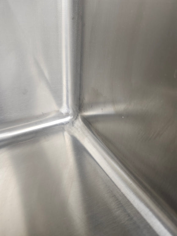 Vida Acute 27" x 18" Stainless Steel Square Undermount Kitchen Sink Floormodel Clearance as is