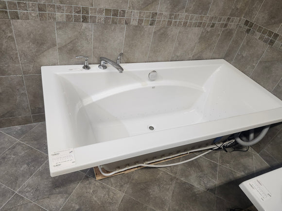 Maax Tub 72 x 36 Arofeel optik white floormodel clearance as is m6