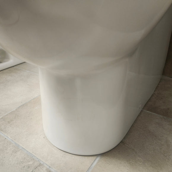 Duravit 2pc Toilet, Tank and Seat Combo Floormodel Clearance Sold As Is (I16)
