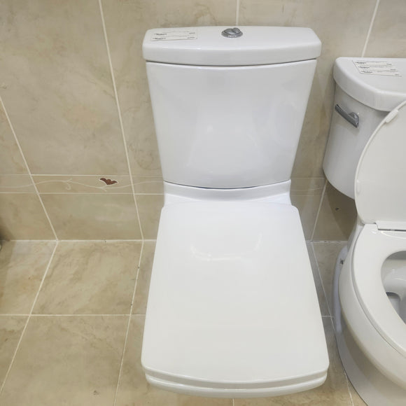 Kohler 2pc Elongated Toilet with Seat Floormodel Clearance as is K4472 K4308  I12