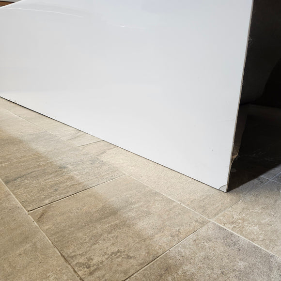 Produits Neptune 60 x 32 Pia Left Hand Alcove Bathtub with Skirt Floormodel Clearance as is m10