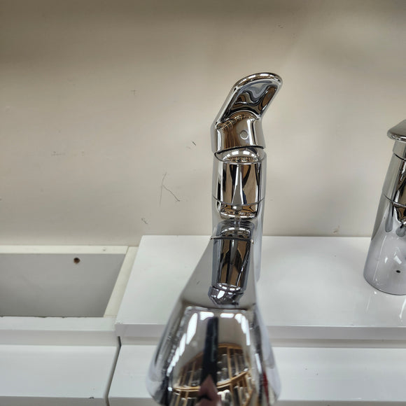 Grohe Kitchen Faucet with Extending Faucet Head Chrome Floormodel Clearance As Is