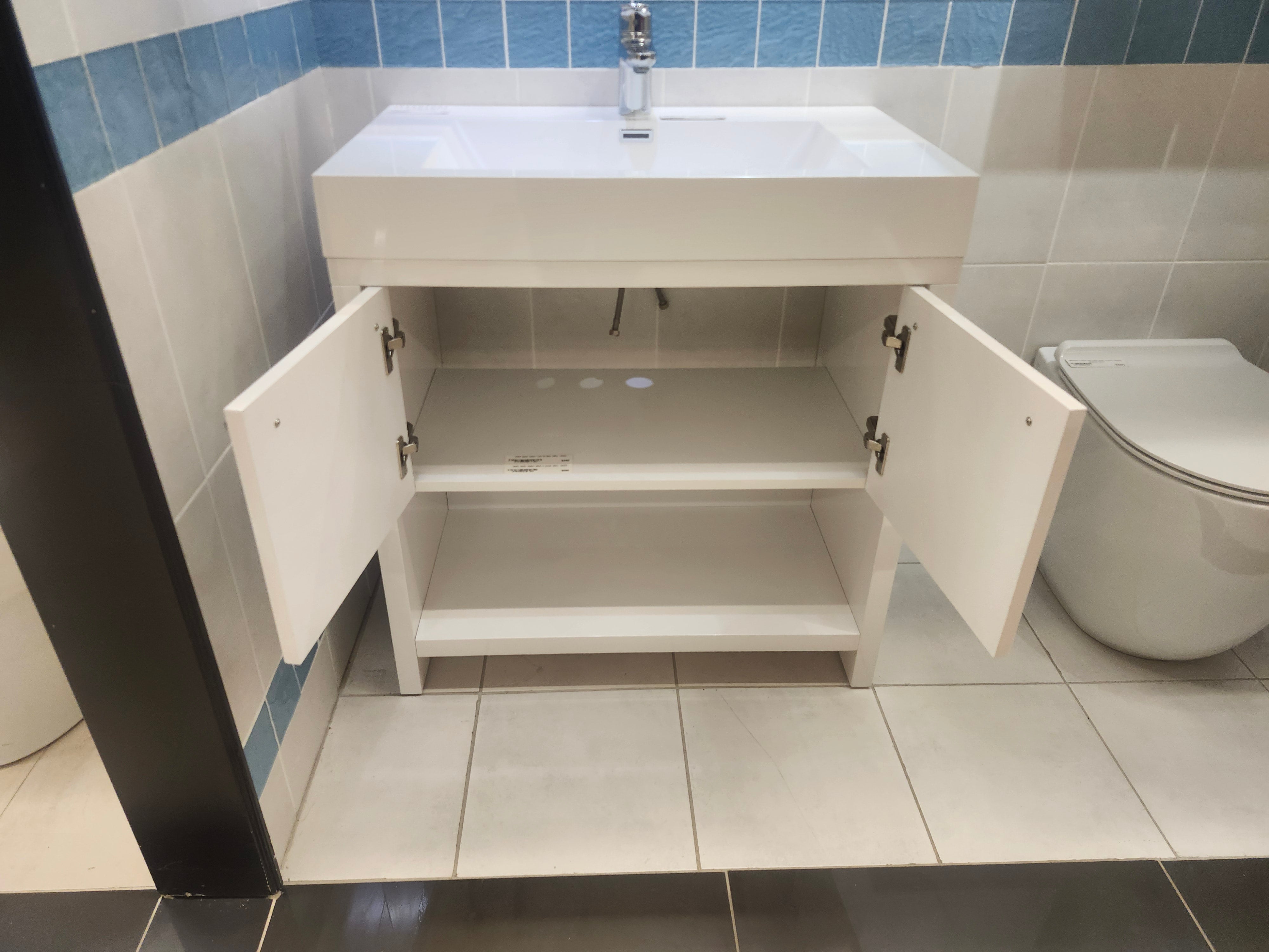 32" Vero Glossy White Vanity with Countertop Combo (as is)