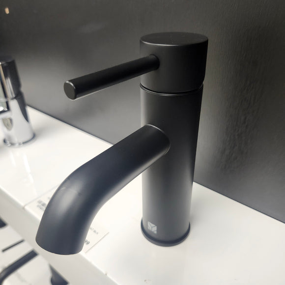 Vida Dax Single Hole Matte Black Faucet Floormodel Clearance Sold as is (153)