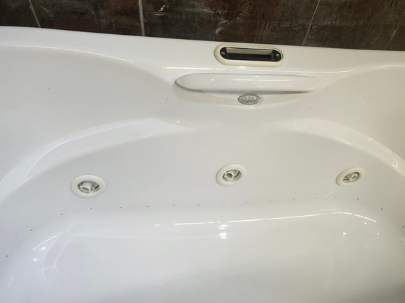 Neptune Whirlpool Biscuit bathtub clearance as is floormodel m7