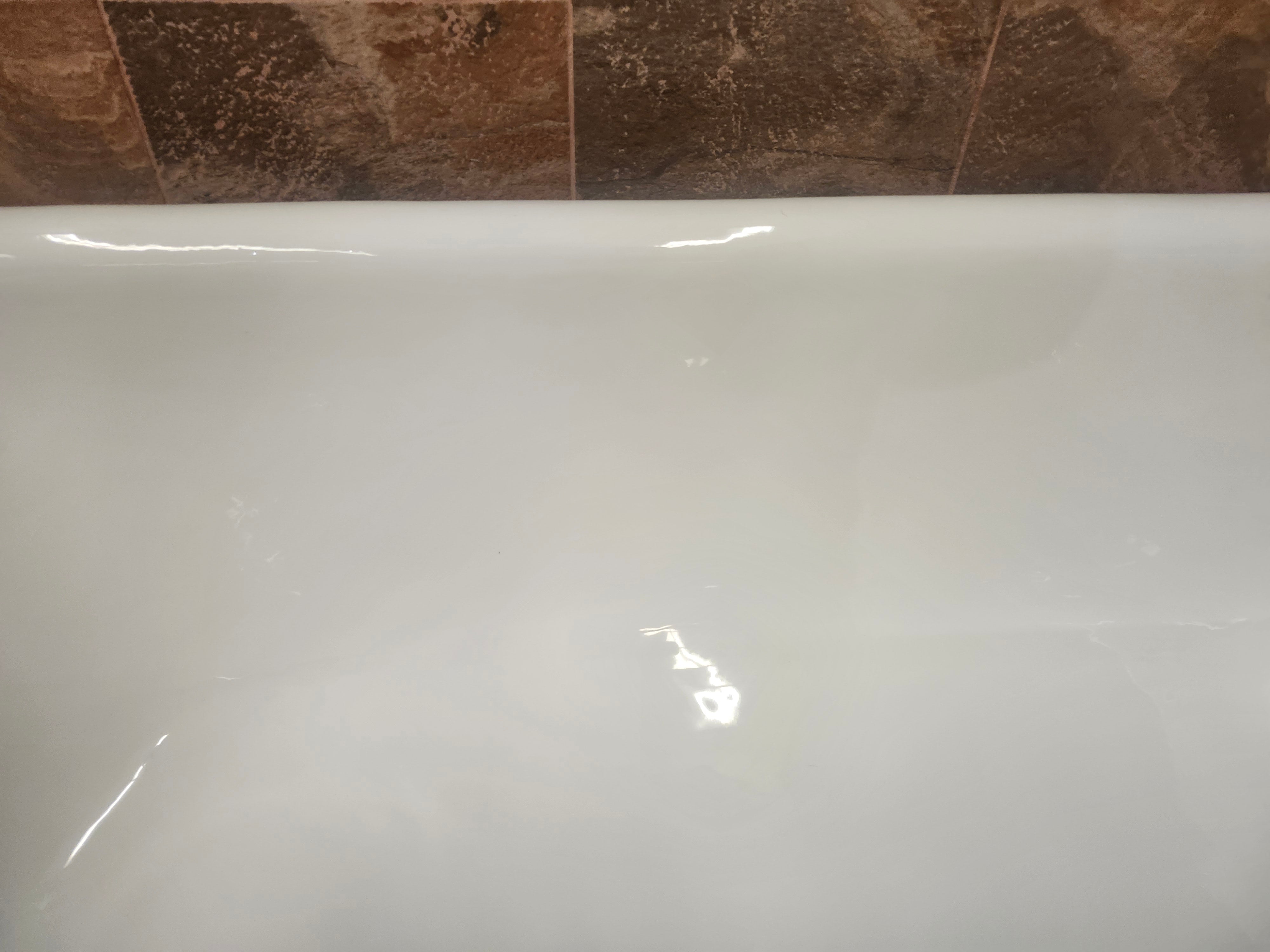 Clawfoot 67x30 Roll Top Freestanding Bathtub (No Feet) (as is)