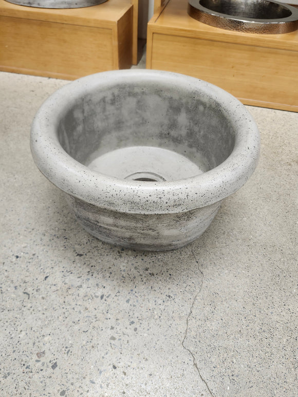 Native Trails 16 inch round drop bar sink Floormodel Clearance As is Etobicoke pozo