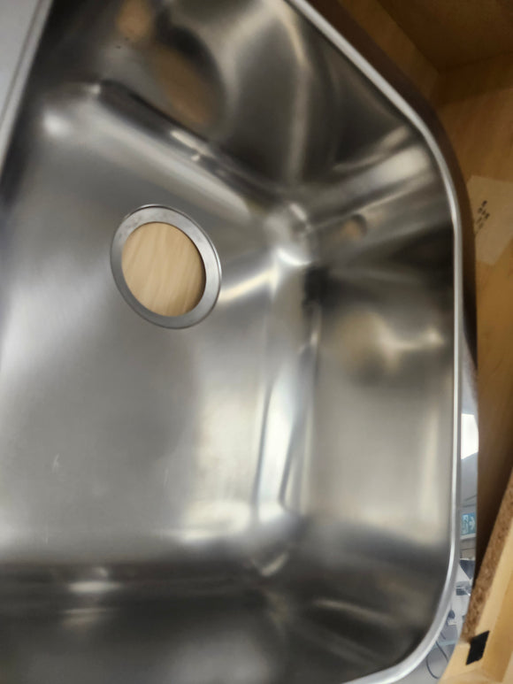 Blanco Kitchen Sink 21 x 18 undermount 8 inch dual bowls Niagara 400751 Stainless Steel Floormodel Clearance as is