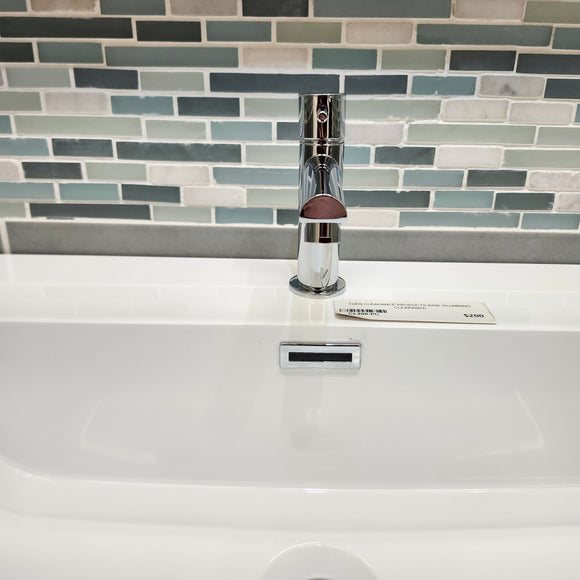 Bathroom Vanity Faucet single Hole and Single Lever Low Profile Floormodel Clearance Sold as is G6