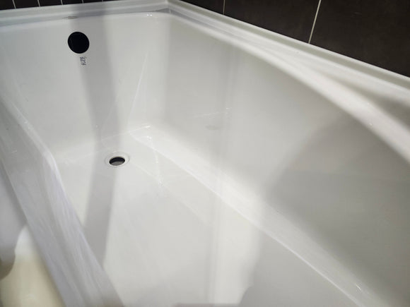 Neptune 60 x 30 built in bathtub and vida tub door (as is) j13