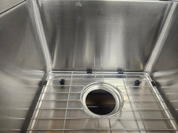 Vida Acute 32" x 18" Stainless Steel Square Undermount Kitchen Sink Floormodel Clearance As is - 0