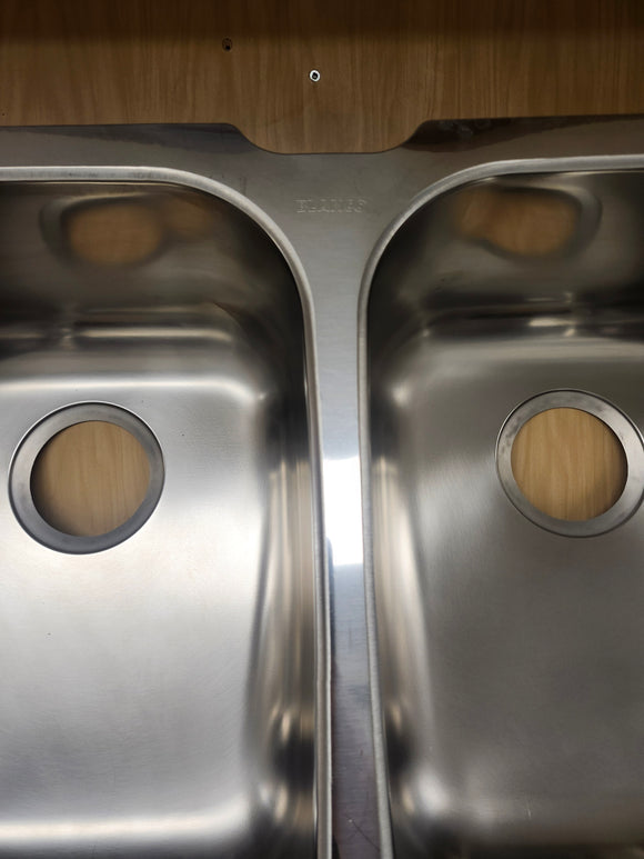 Blanco Kitchen Sink 21 x 18 undermount 8 inch dual bowls Niagara 400751 Stainless Steel Floormodel Clearance as is