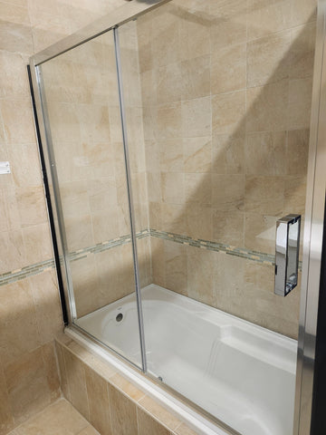 Maax 60 x 32 built in bathtub and vida tub door (as is) J7 - 0