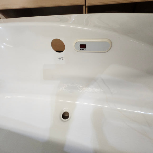 Maax Eterne 72 x 36 True Whirlpool Bathtub Floormodel Clearance As is Samor M10 101317100