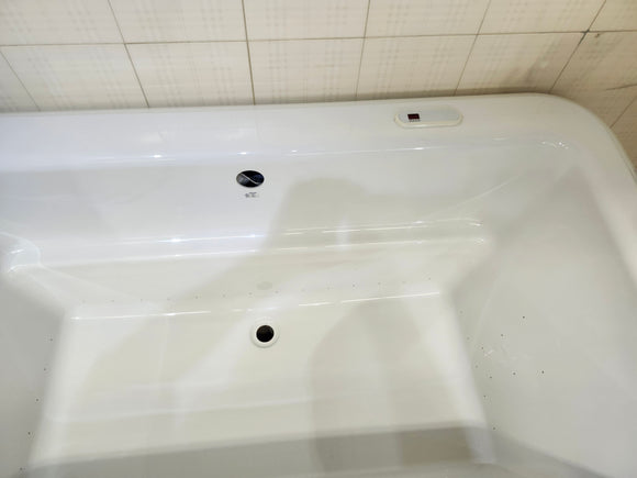 Maax Free standing Air Tub 70" x 42" k14
