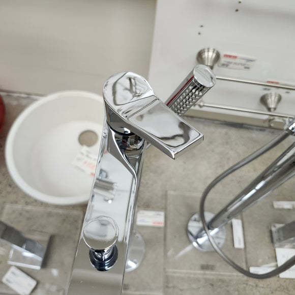 Aquabrass Roman Deck Tub Filler Metro Chrome With Hand Held Shower Head Floormodel Clearance As Is