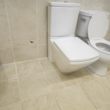Kohler 2pc Elongated Toilet with Seat Floormodel Clearance as is K4472 K4308  I12