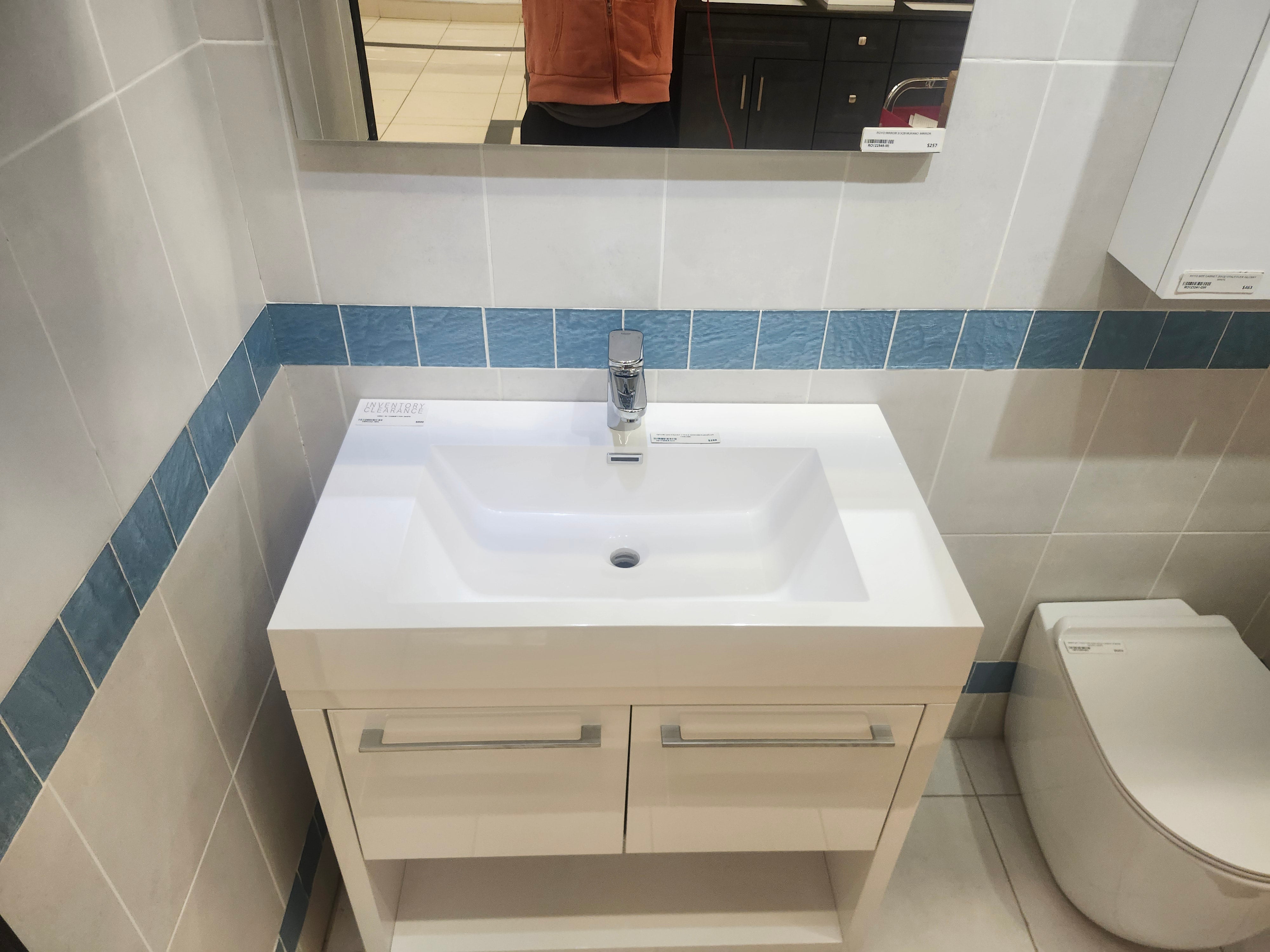 32" Vero Glossy White Vanity with Countertop Combo (as is)
