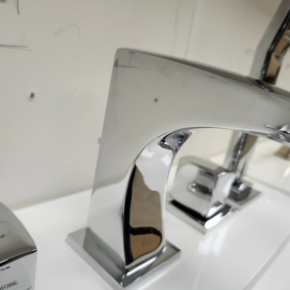 Vida Blois Roman Deck 4pc Bathroom Tub Faucet Square Chrome Floormodel Sold as is