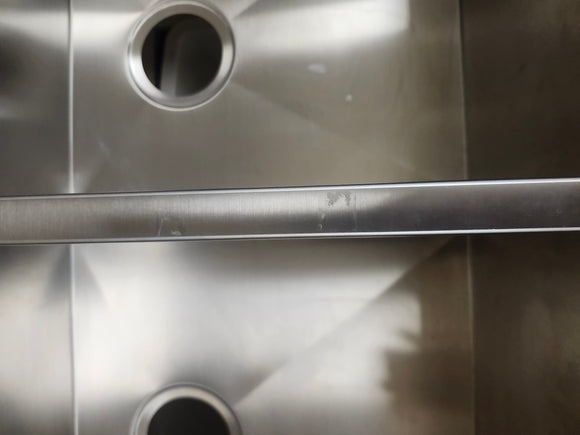 Blanco 401244 QUATRUS R0 33 in. 60/40 Double Bowl Undermount Stainless Steel Kitchen Sink Floormodel Clearance