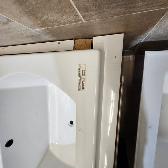 Primula Alcove 65 x 35 Built In Bathtub White 4066AA1 Floormodel Clearance as is M10