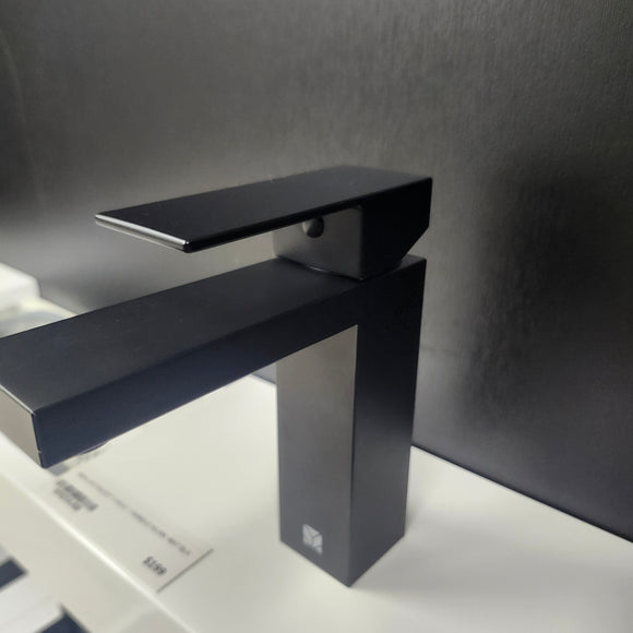 Vida Kilani Single Hole Faucet Matte Black Floormodel Clearance as is (153)